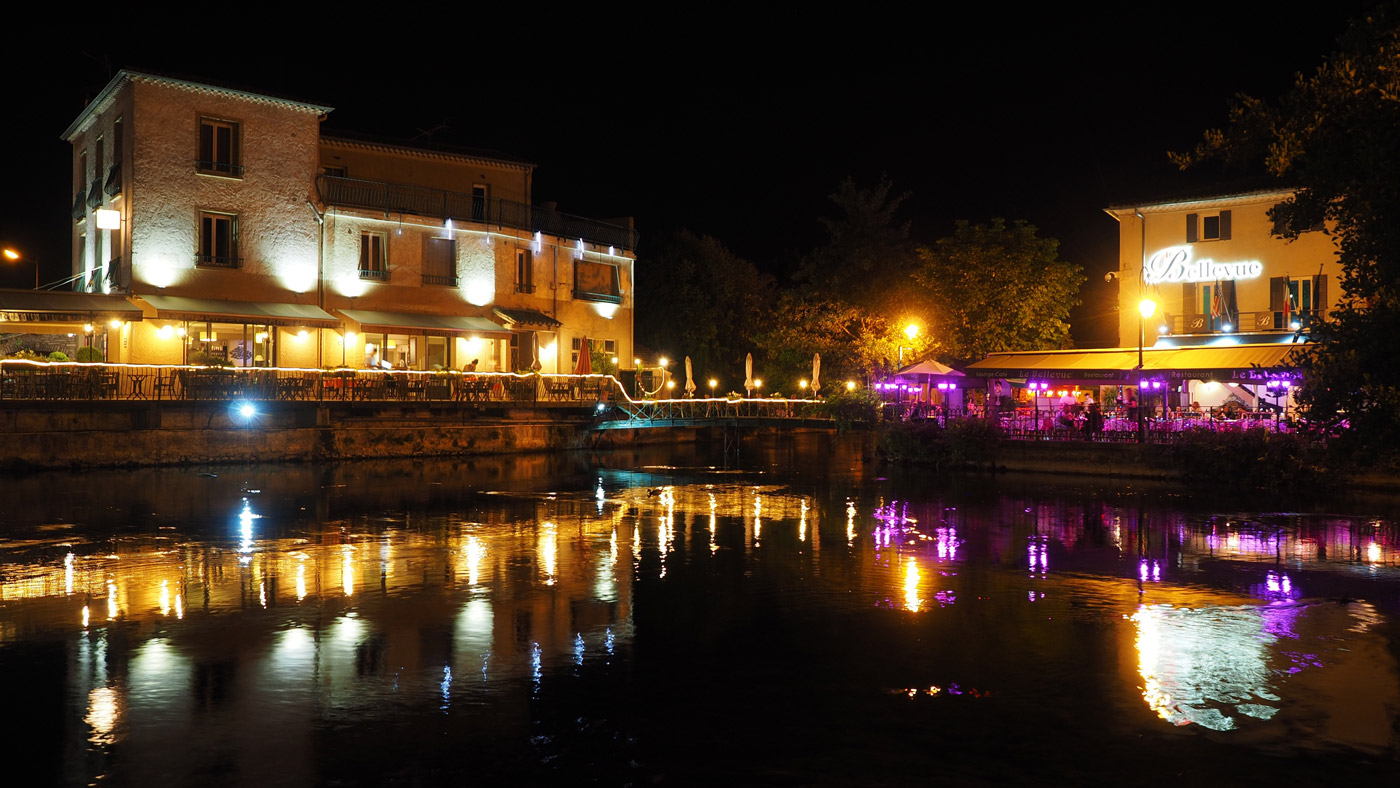Soirée en terrasse à L'Isle-sur-la-Sorgue © Hans - Pixabay